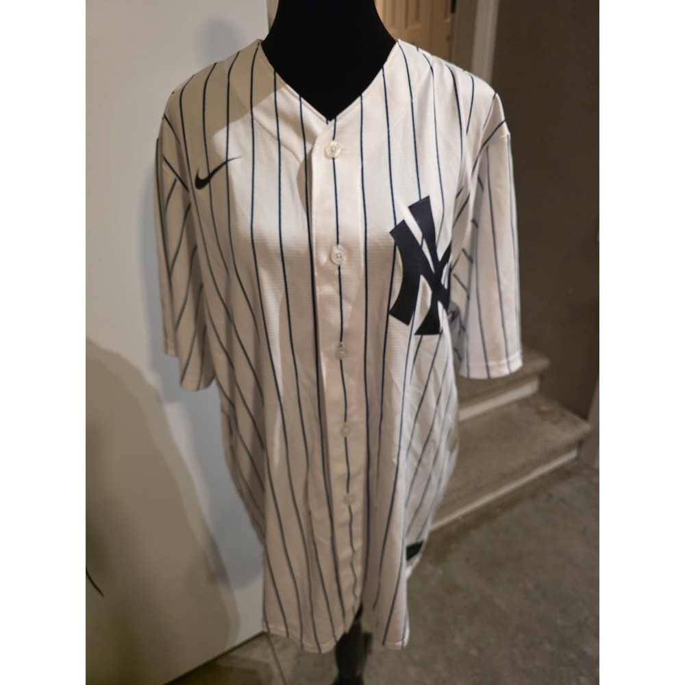 Nike Mens New York Yankees Aaron Judge 99 Pinstripe Baseball Jersey Medium